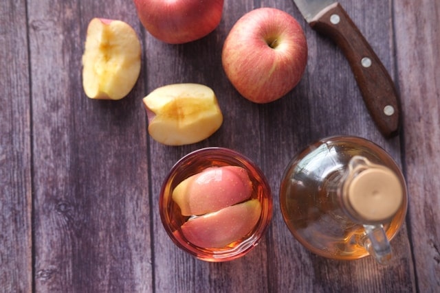 Natural hair care tips, apple cider vinegar rinse